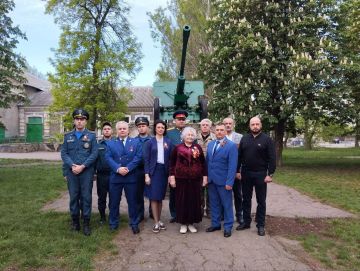 Сегодня, 9 мая при поддержке Совета женщин Макеевки в День 80-летия Победы в Великой Отечественной войне заместитель главы Администрации городского округа Макеевка Анастасия Литовченко, руководитель Управы...