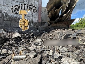 В сети опубликовали фото последствий вечернего удара дроном-камикадзе самолетного типа по Советскому району Макеевки