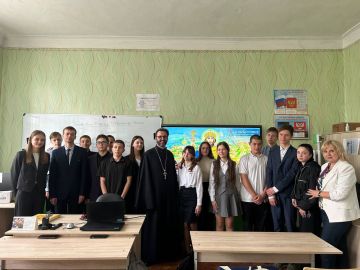 В рамках федерального проекта Мир возможностей и Всероссийской акции История России в Великих святых в ГБОУ СШ 12 Г.О. МАКЕЕВКА был проведен урок в 10 классе Князь Владимир. От Великого до Святого