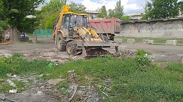 В Кировском внутригородском районе продолжаются работы по наведению санитарного порядка