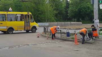 В Кировском внутригородском районе продолжаются работы по благоустройству