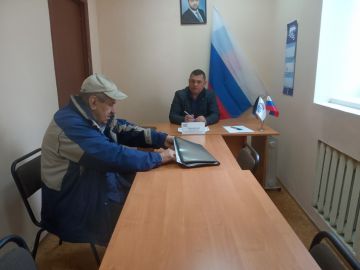 20 мая Гринзовский Антон руководитель Управы Червоногвардейского провел приём граждан в Общественной приемной Председателя партии Единая Россия Червоногвардейского района городского округа Макеевка