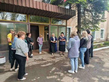21 мая руководитель Управы Советского внутригородского района Мария Чулакова, депутаты Макеевского городского совета ДНР первого созыва Алена Трякина, Оксана Бевцык провели встречу с населением вблизи ГБПОУ Макеевский...