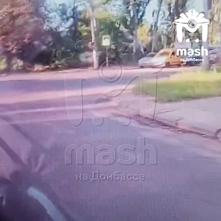 Ƹ      