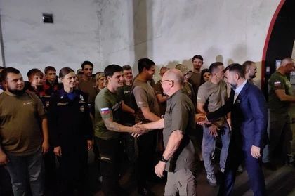 «Они хорошо знают, какая именно нужна помощь людям»: Кириенко и Пушилин поблагодарили волонтеров за помощь в доставке воды жителям Донбасса