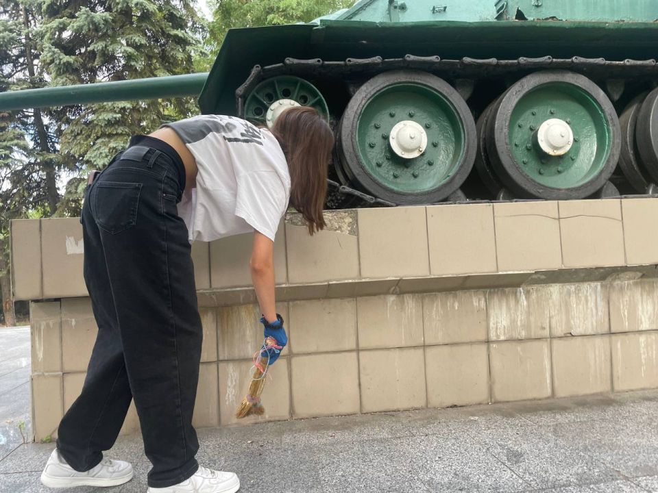 4           ,  -      ,       