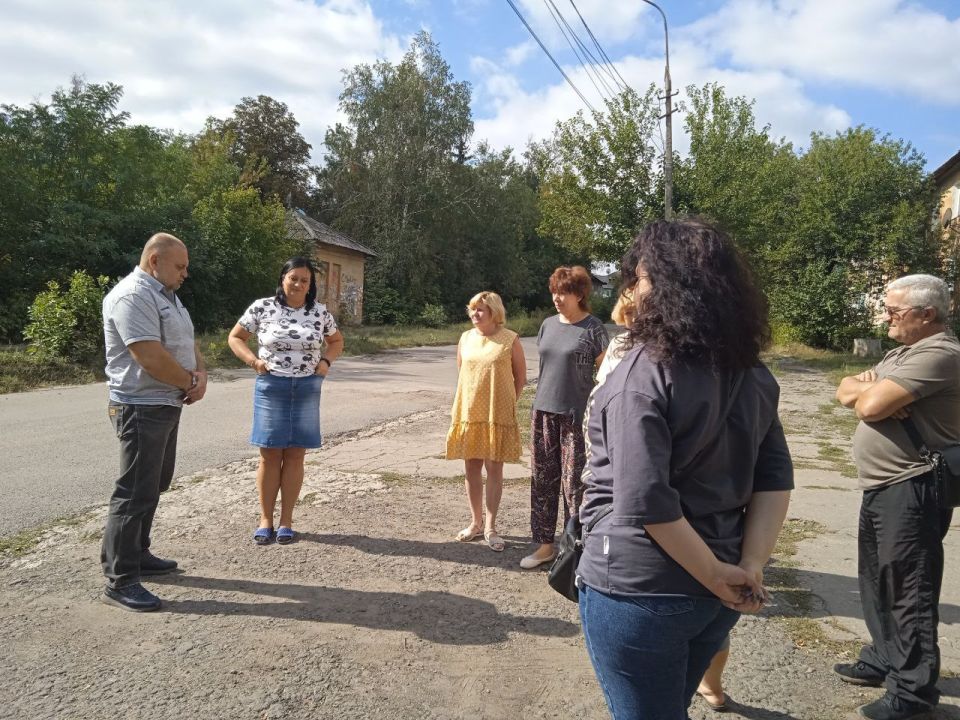 4             : . , .  8