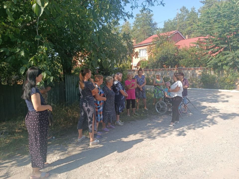 8             : . , .  32