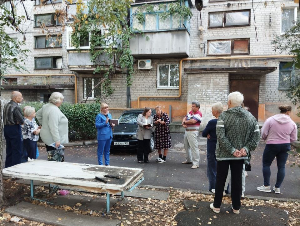 19 сентября в Червоногвардейском районе состоялась встреча заместителя председателя Макеевского городского совета ДНР, депутата Макеевского городского совета ДНР первого созыва Алены Трякиной с жителями жилого массива...