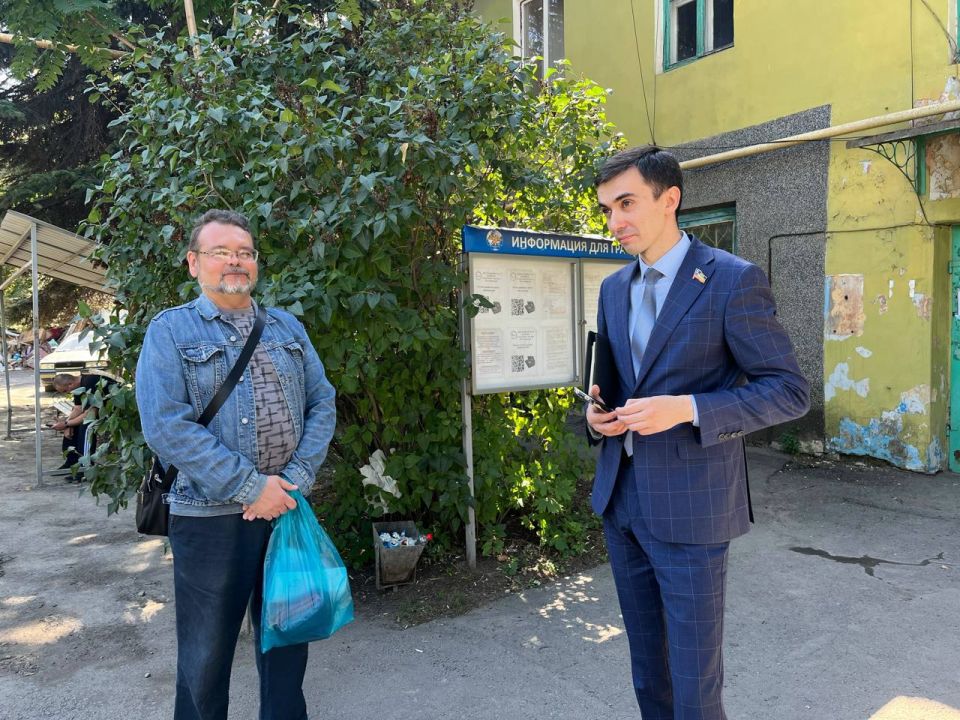 22 сентября депутат Макеевского городского совета Сергей Зуев провел встречу с жителями по адресу: г.о. Макеевка, г. Макеевка, ул. Панченко, д.51