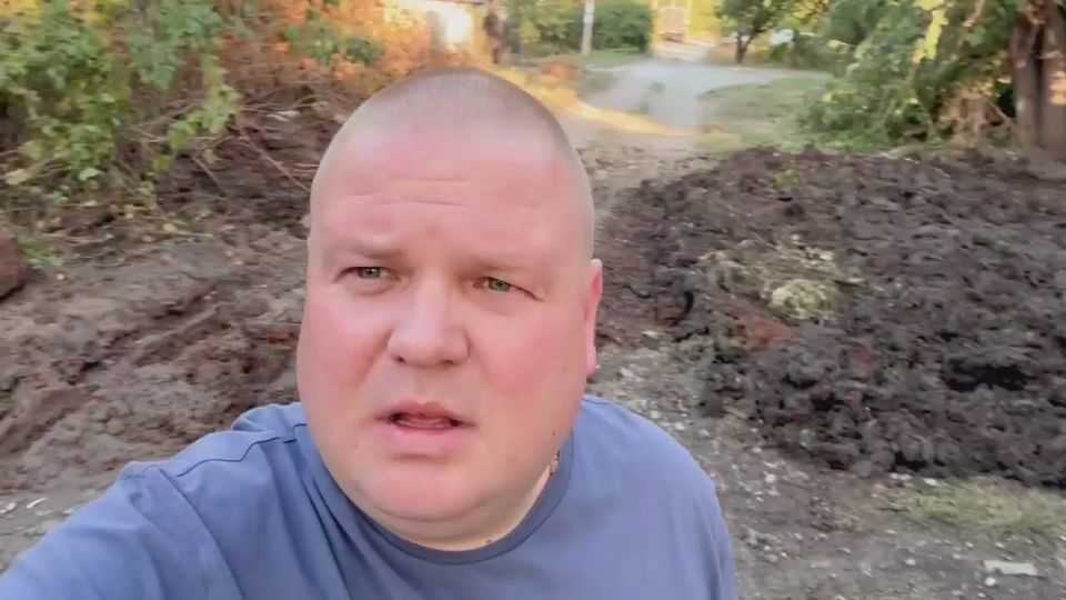   #_______   (  )      ,      ...