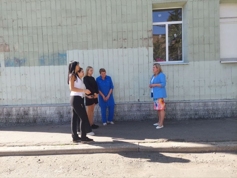 Сегодня, 24 сентября, спикер Надежда Сапелкина провела встречи с жителями по адресам: г.о. Макеевка, г. Макеевка, ул. Ленина, д. 54 и 51