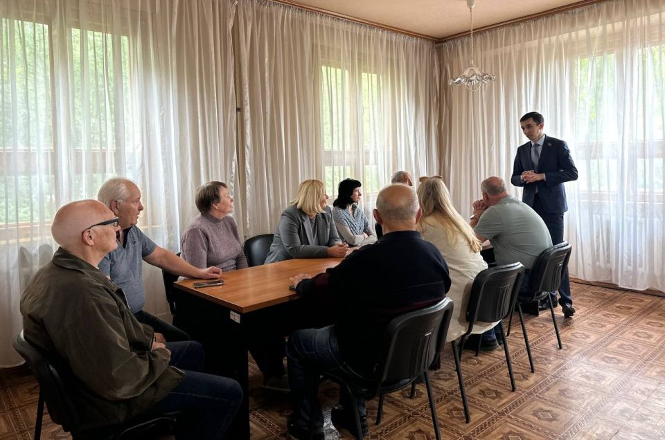 25             : . , . , 2