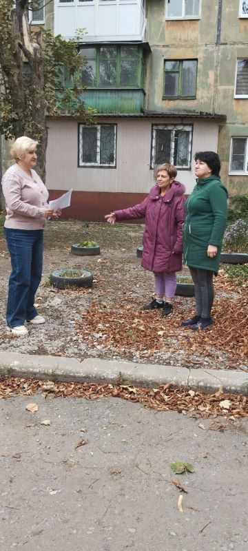 Сегодня, 25 сентября, спикер Лариса Огнева провела встречу по адресам: г. Макеевка, кв-л Шахтерский, д. 33 и д. 37