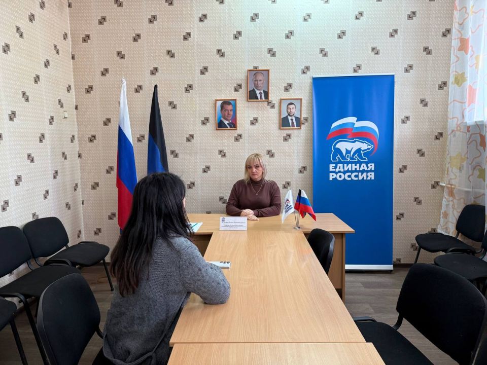 Сегодня, 26 сентября, в Центрально-Городском внутригородском районе городского округа Макеевка секретарь первичного отделения партии «Единая Россия» Елена Кладова провела прием граждан в общественной приемной Председателя...