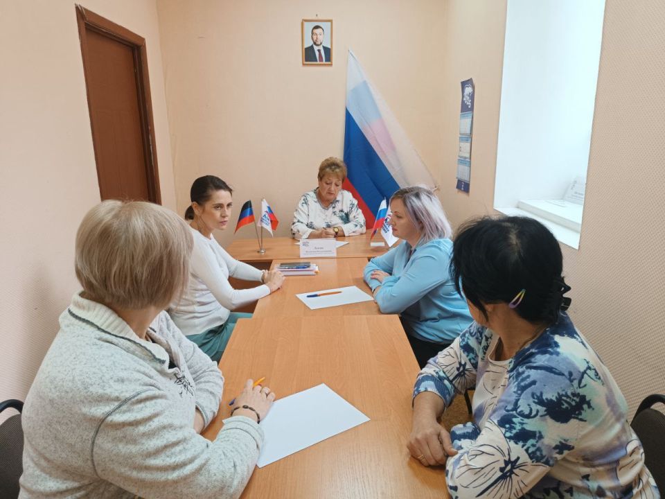 Сегодня, 26 сентября секретари первичных отделений партии «Единая Россия» Червоногвардейского района провёли приём граждан в Общественной приемной Председателя партии «Единая Россия» Червоногвардейского района городского...