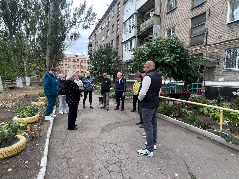 26 сентября первый заместитель руководителя Управы Центрально-Городского внутригородского района Администрации городского округа Макеевка Инна Кисенко провела встречу с жителями на подведомственной территории по адресу: г....