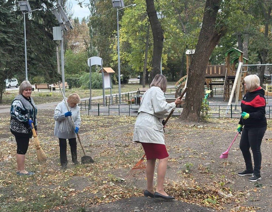 В Кировском внутригородском районе продолжаются субботники