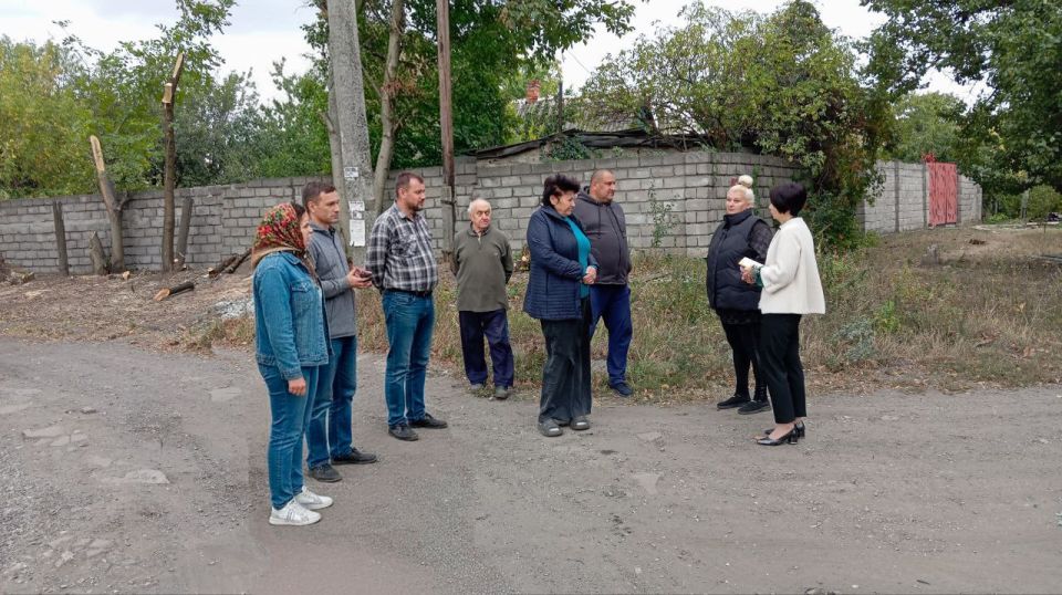 29 сентября заместитель руководителя Управы Горняцкого внутригородского района Администрации городского округа Макеевка Октябрина Иваненко провела встречу с жителями на подведомственной территории возле дома № 120 по улице...