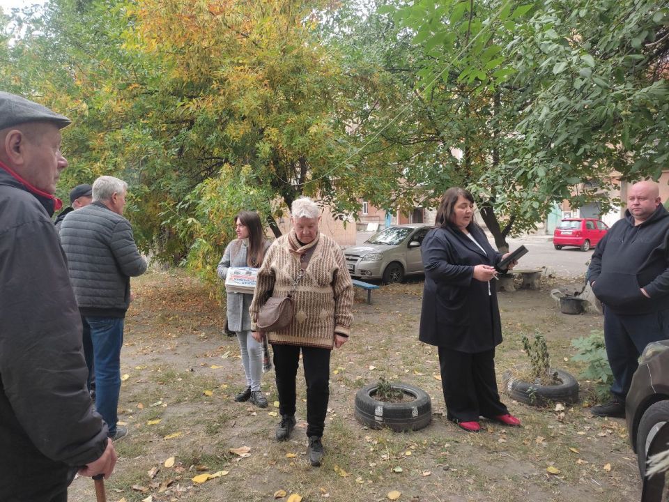 29 сентября, спикер-активист Кировского района Татьяна Синяговская провела встречу с жителями на подведомственной территории по ул. Депутатская, 163