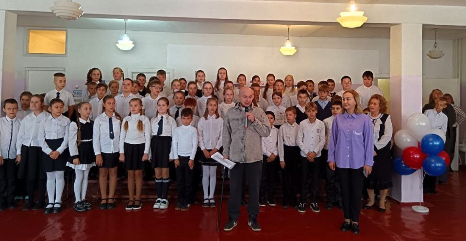 Ветеран-защитник Донбасса поздравил юных «Орлят» в Макеевке