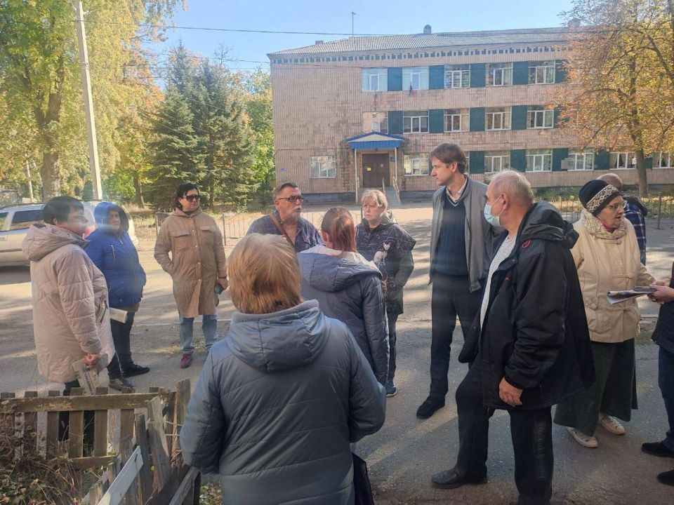 Сегодня, 2 октября, в рамках поручения Главы ДНР Дениса Пушилина, первый заместитель руководителя Управы Кировского внутригородского района Администрации городского округа Макеевка Донецкой Народной Республики Алексей Еськов...