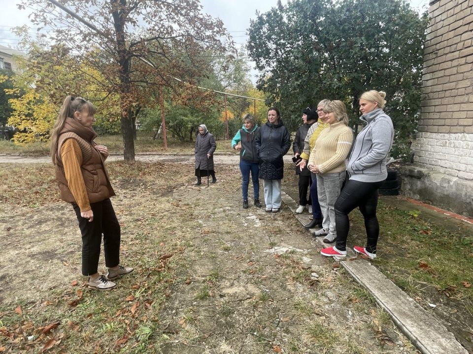 Сегодня, 6 октября, спикер Эвелина Мотрук провела встречу с населением по адресу: г.о. Макеевка, г. Макеевка, ул. Трояновского, д. 72