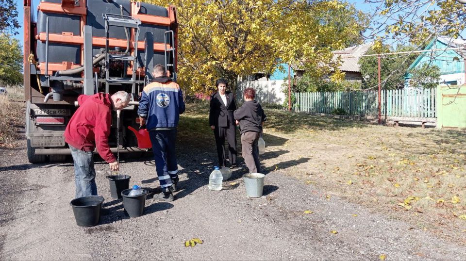 Валентина Харлашка: Сегодня провела проверку организации доставки воды на улицу Углекопную в Горняцком районе города