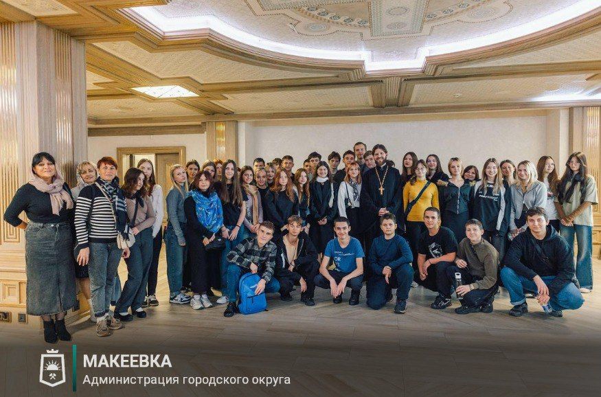 Школьники из городского округа Макеевка прибыли в Москву для участия в культурно-образовательной программе