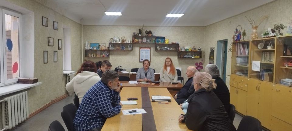 Сегодня, 27 октября, депутат Макеевского городского совета Татьяна Репунова провела встречу по адресу: г.о. Макеевка, г. Макеевка, ул.Ленина,104, Муниципальное учреждение дополнительного образования «Станция Юных Техников...