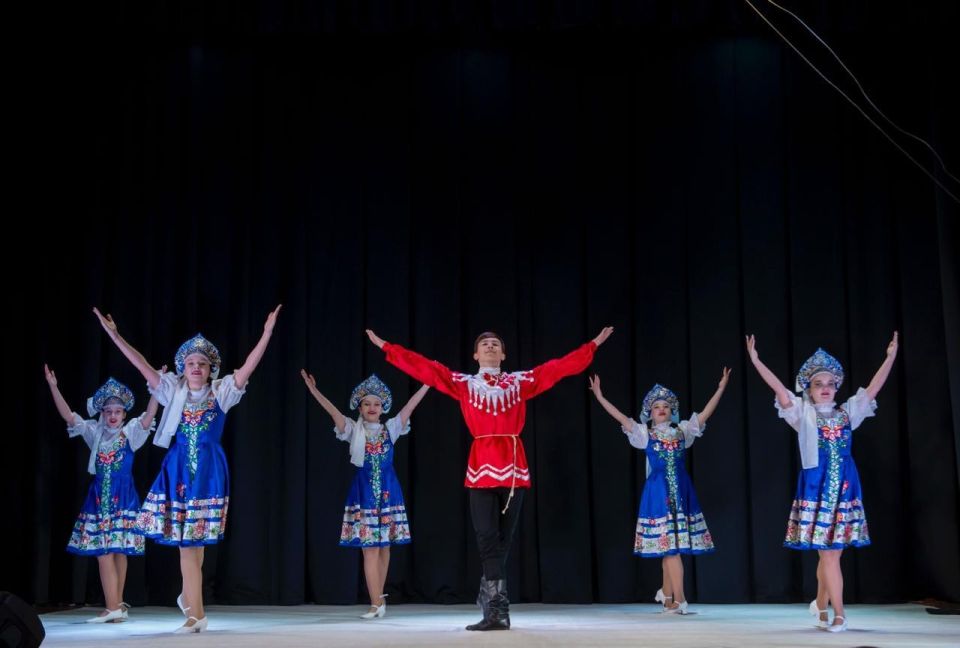 1           &quot;   . . . &quot;     &quot; ',     &quot;  &quot;