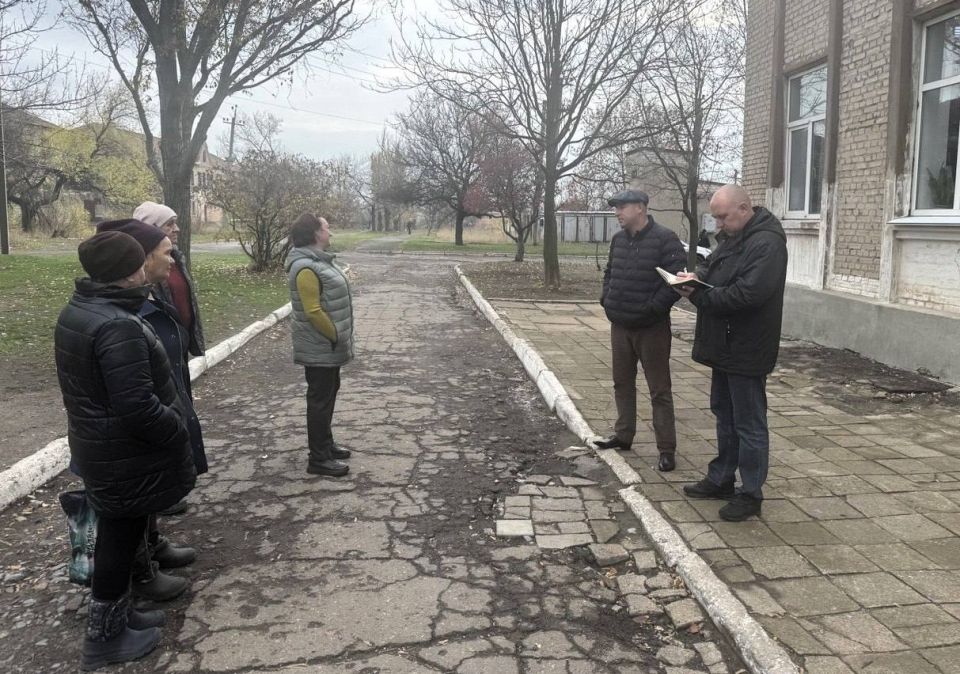 10                  98   