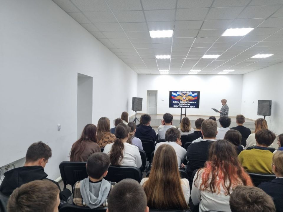 10 ,    . . .       ,      