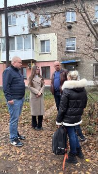 Депутаты Народного Совета Игорь Матрус, Павел Минаков и Петр Потапенко провели сход граждан в Красногвардейском районе города Макеевки, на улице Кольцевая