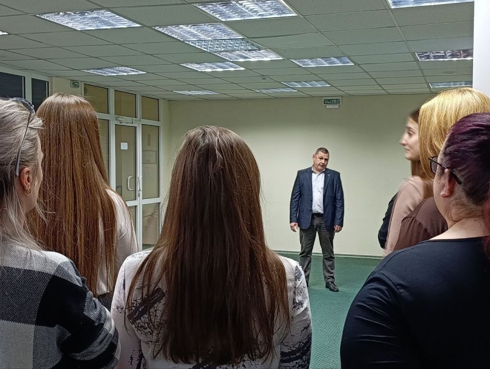 Сегодня, 12 ноября в Червоногвардейском районе руководитель Управы Червоногвардейского внутригородского района Администрации городского округа Макеевка Антон Гринзовский провел встречу с трудовым коллективом ООО «Мак-Инвест»...