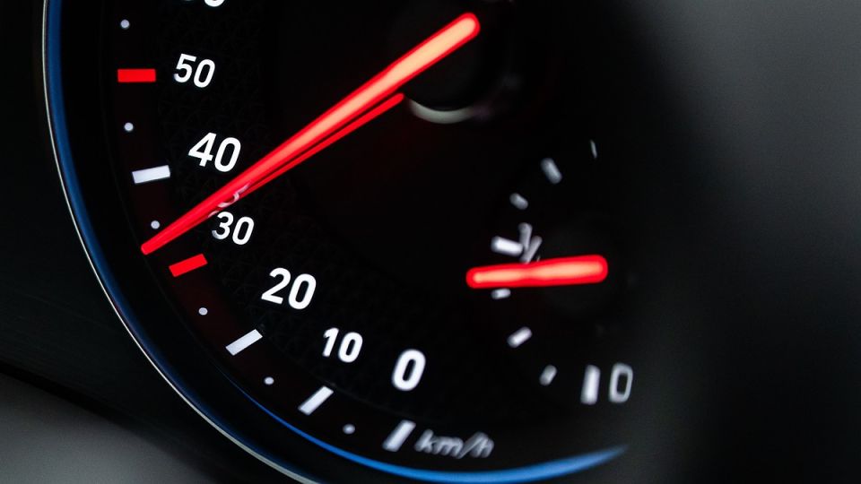 Лихач на иномарке снял свою смерть на видео: спидометр авто перевалил за 200 км/ч