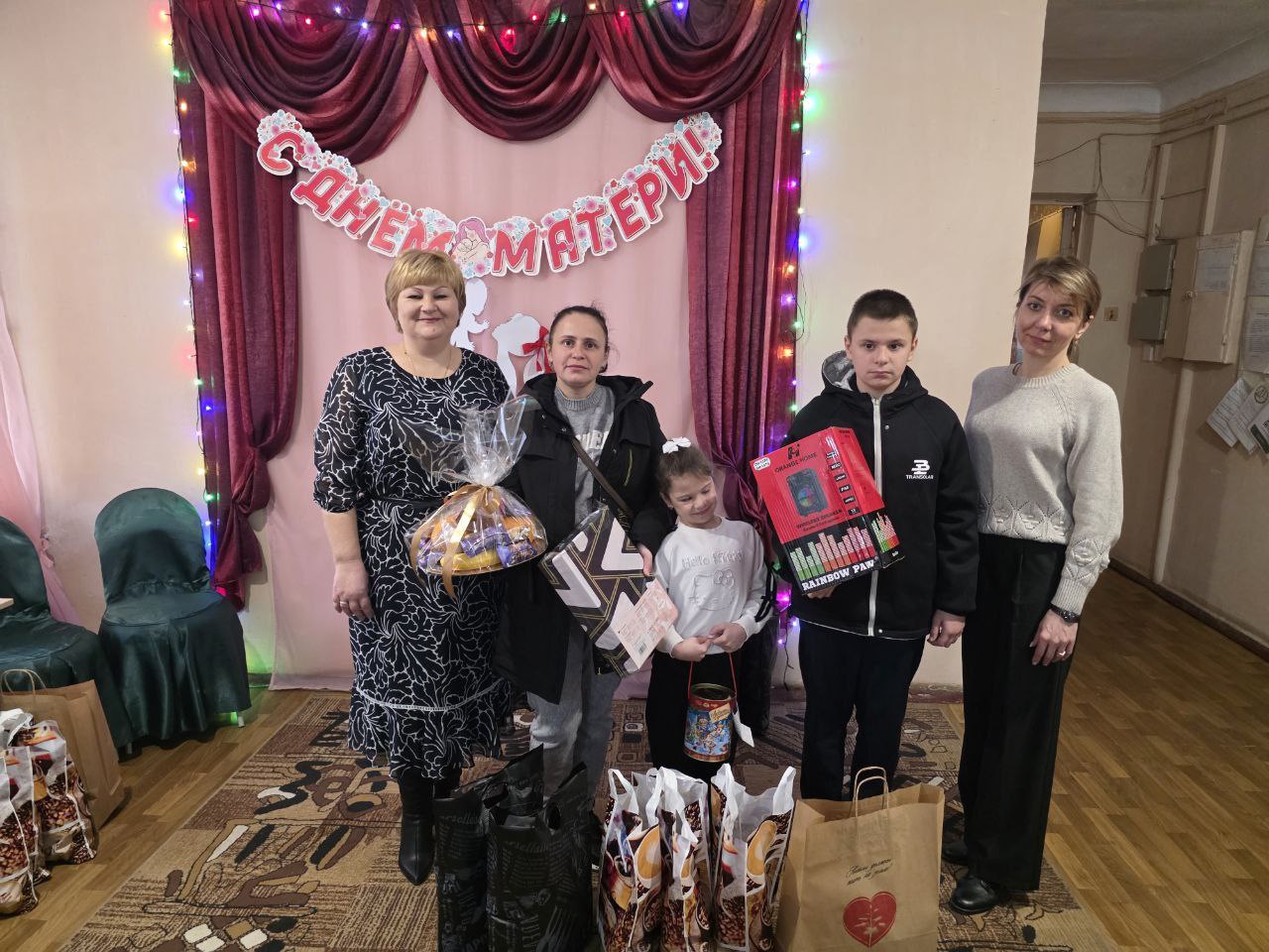 Сегодня, 28 ноября, в Государственном бюджетном учреждении социального обслуживания «Центр социального обслуживания населения Центрально-Городского района города Макеевки», прошло праздничное мероприятие, посвященное Дню...