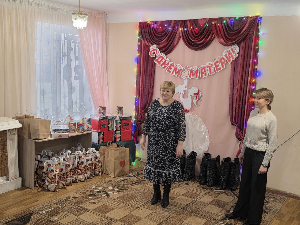 Сегодня, 28 ноября, в Государственном бюджетном учреждении социального обслуживания «Центр социального обслуживания населения Центрально-Городского района города Макеевки», в преддверии празднования Дня матери в России...