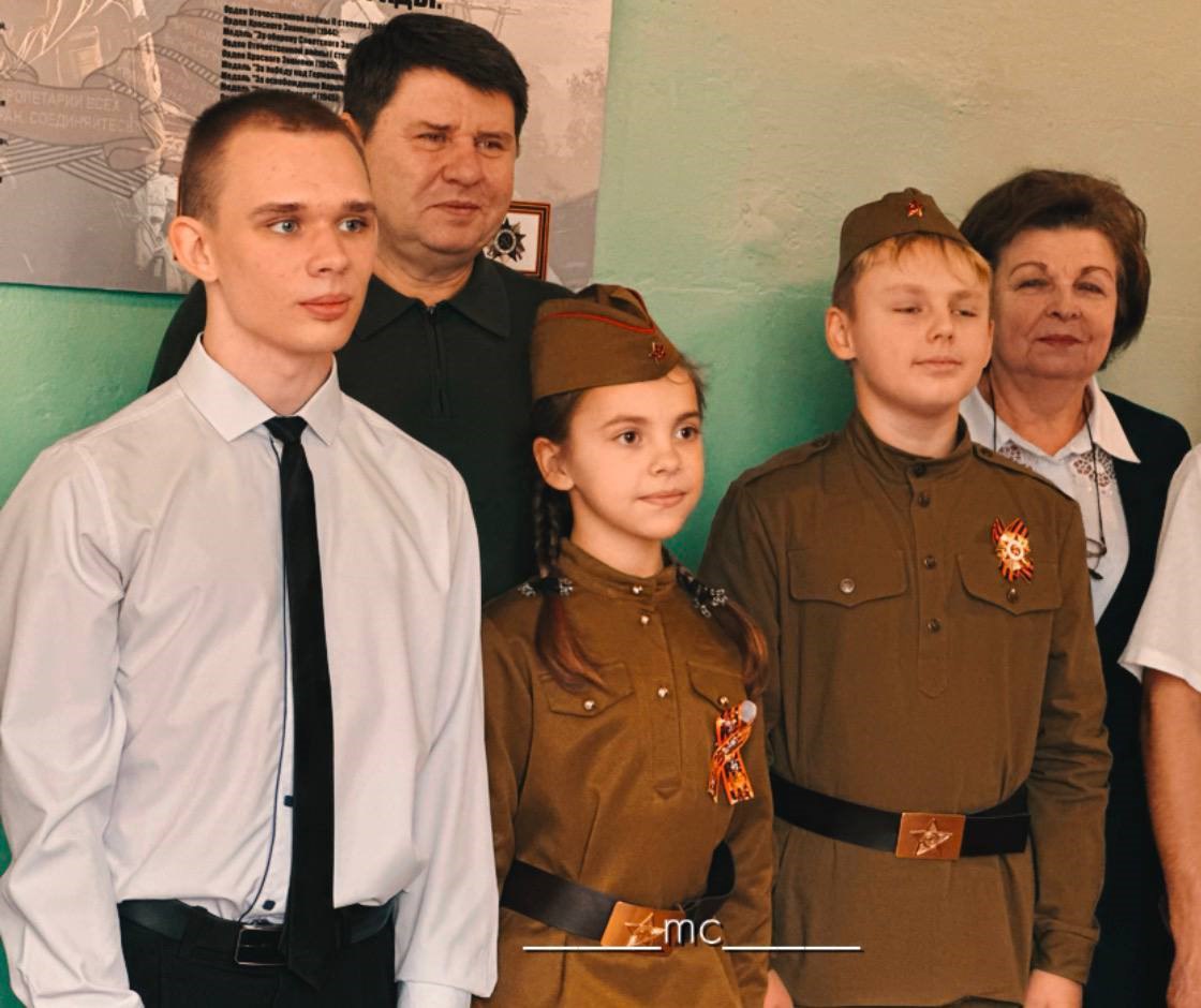 В преддверии Дня героев Отечества в ГБОУ «СШ № 16 Г.О. МАКЕЕВКА» состоялось открытие Стены Памяти Герою Советского Союза, летчику-штурмовику, нашему земляку Грошеву Николаю Петровичу