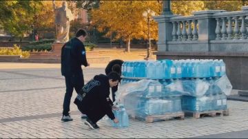 Сегодня День волонтера. Поздравляю всех, кто так или иначе причастен к добровольчеству, независимо от того, действует он сам или вместе с соратниками по организации