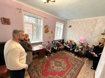 9 декабря, спикер-активист Алексей Боршош и депутат Народного Совета провели встречу с трудовым коллективом Государственного казенного дошкольного образовательного учреждения «Детский сад № 161 общеразвивающего вида...