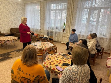 Сегодня, 10 декабря, в рамках поручения Главы ДНР Дениса Пушилина, первый заместитель руководителя Управы Центрально-Городского внутригородского района Инна Кисенко провела встречу с трудовым коллективом ГКДОУ « Детский сад...