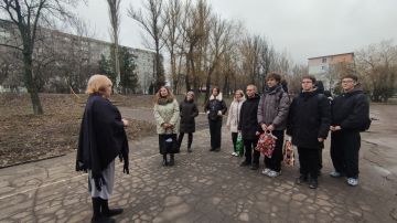 Сегодня, 12 декабря, в рамках поручения Главы ДНР Дениса Пушилина, спикер Оксана Рыжикова провела встречу по адресу: г.о. Макеевка, г. Макеевка, кв-л Гвардейский, 29