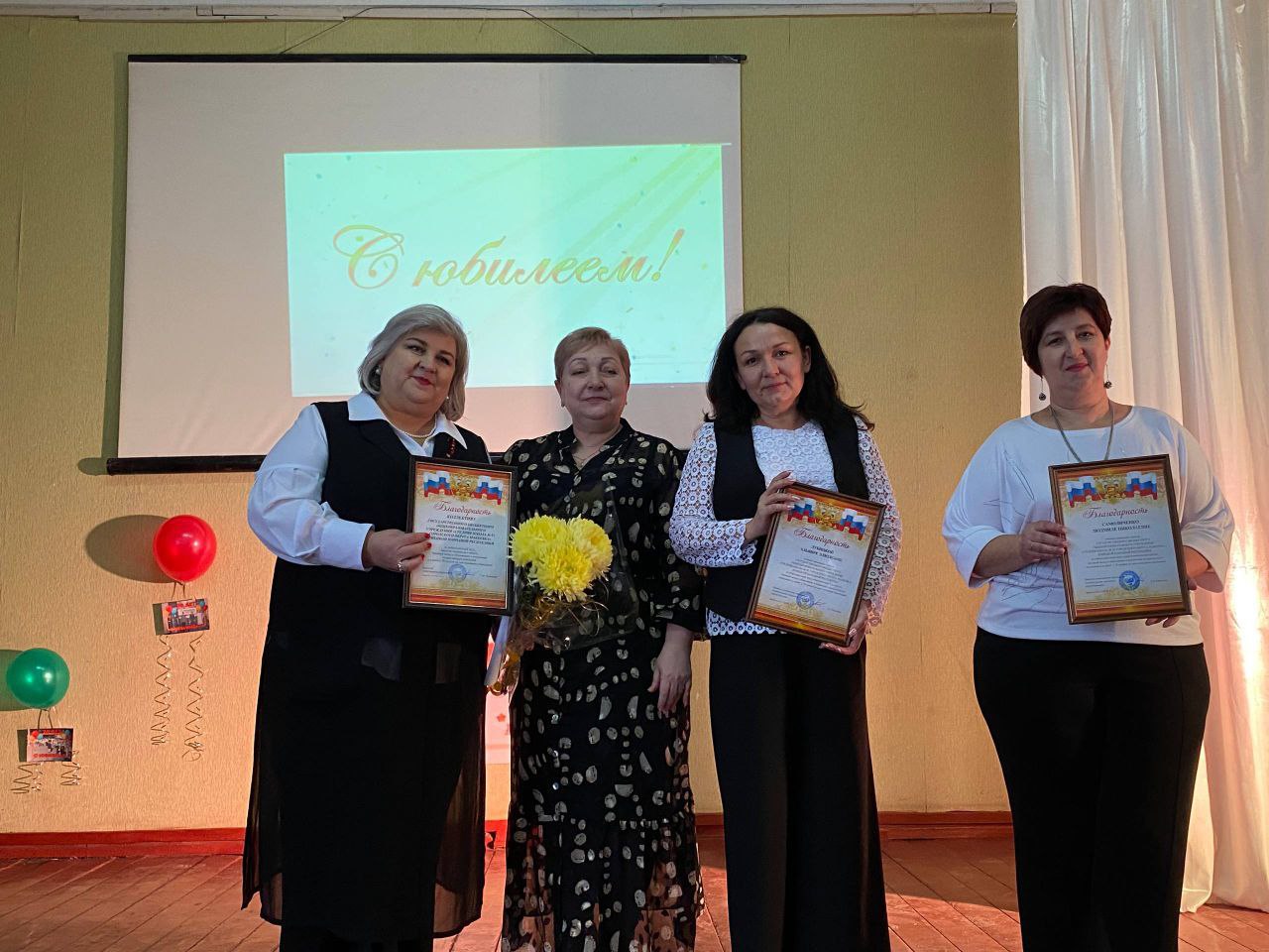 12 декабря 2025 года ГБОУ "СШ № 92 Г.О. МАКЕЕВКА» отпраздновала свой 70-летний юбилей