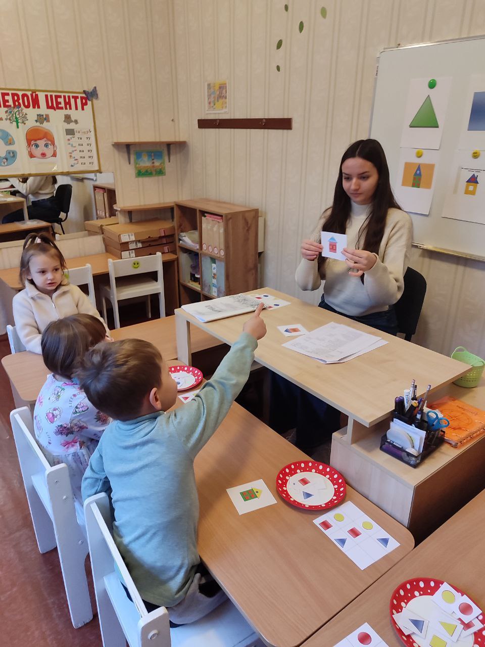 На базе ГКДОУ "ДЕТСКИЙ САД № 152 Г. О.МАКЕЕВКА" ДНР регулярно проходят практику студенты Донецкого Национального Университета, где на практике молодым специалистам предоставляют возможность совершенствовать свои умения...