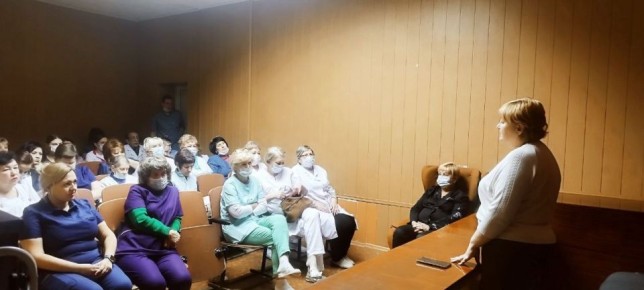 Сегодня, 17 декабря, заместитель главы администрации городского округа Макеевка Ирина Валентиновна Сидякина провела встречу по адресу: ГБУ «Городская стоматологическая поликлиника № 1 г.Макеевки», в рамках поручения Главы...