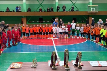 Юные футболисты ДНР провели в Макеевке Рождественский турнир