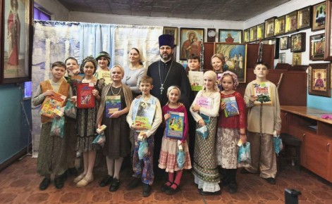 Воскресная школа храма в ПГТ Пролетарское прославила Рожденного Христа