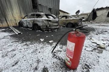 В Макеевке в результате атаки БПЛА ВСУ повреждено здание СТО и автомобили