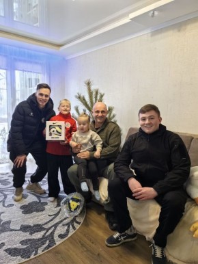 "Ёлка желаний" добралась до Донбасса